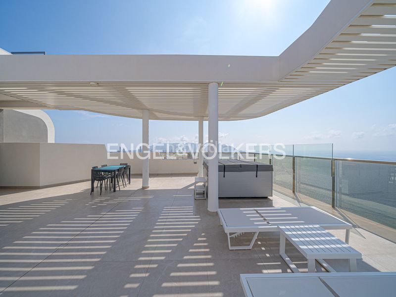 Foto b5efae59-c8df-416d-bcb0-29295204ba10. Àtic amb piscina a Levante Alto Benidorm