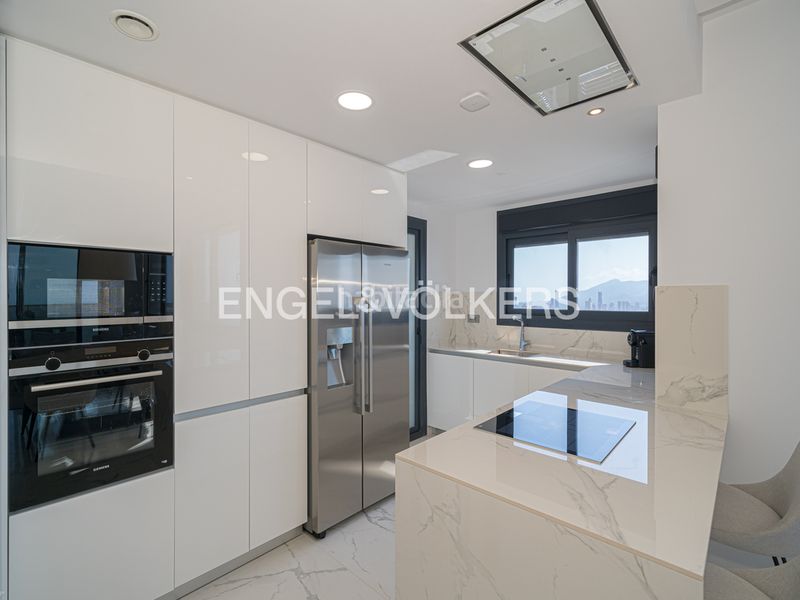 Foto c4e13876-d61d-41e5-90d0-f930c0e7a1c0. Àtic amb piscina a Levante Alto Benidorm