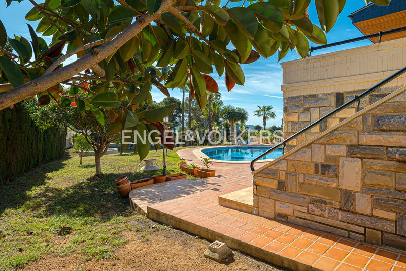 Foto 24ef0e6c-aeaf-4525-8090-38a11e974947. Casa amb xemeneia piscina a Coloma Nucia (la)