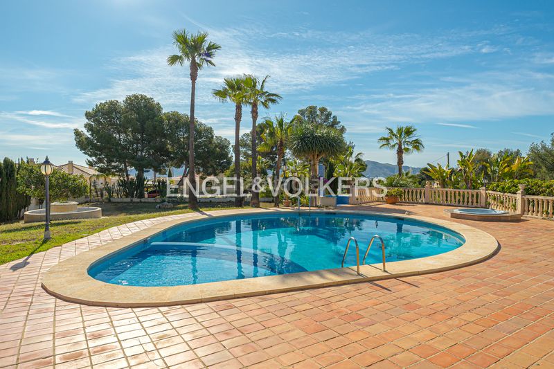 Foto 4bb1610c-dfb2-48f4-be0f-b39a24fa32cf. Casa amb xemeneia piscina a Coloma Nucia (la)