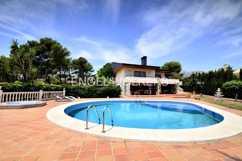 Foto bab2c4a9-da90-4ce1-989d-93d5d260b114. Casa amb xemeneia piscina a Coloma Nucia (la)