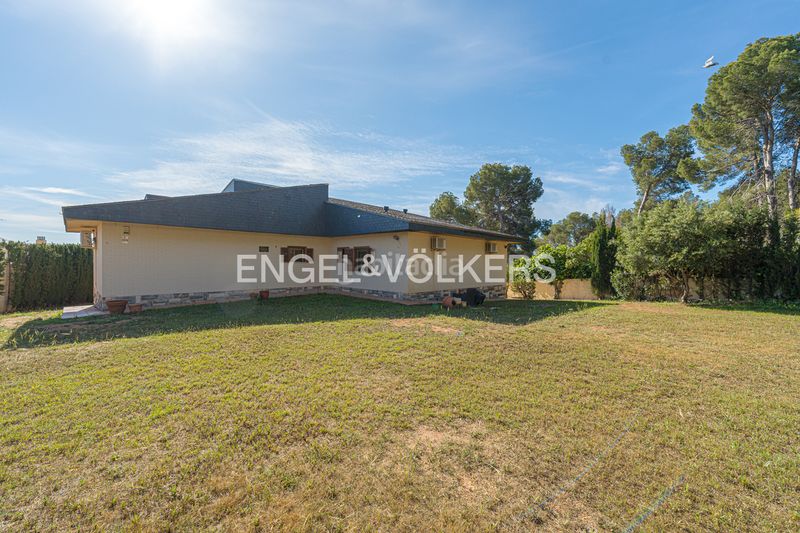 Foto fc6f236c-3167-4fd4-9d03-b3c8a7fb135a. Casa amb xemeneia piscina a Coloma Nucia (la)