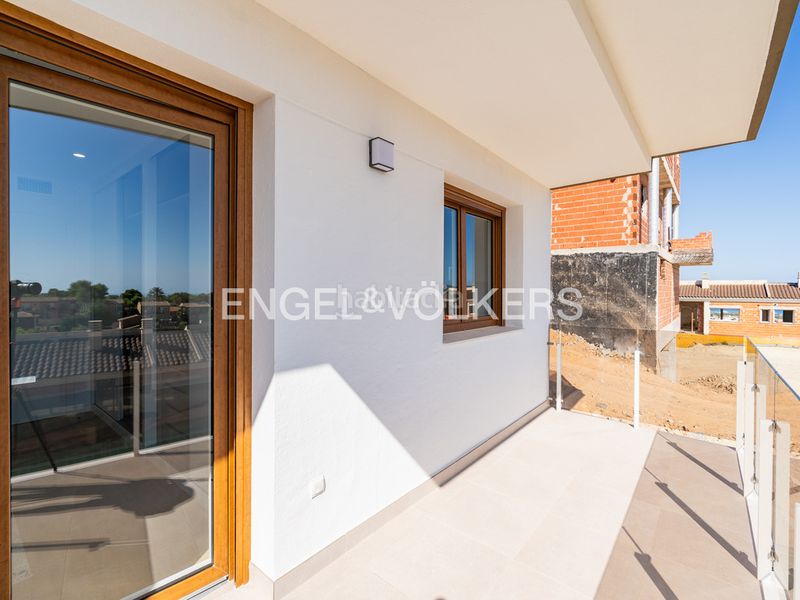 Foto 7f9ebe6a-9740-437d-a990-ddb412f42c91. Casa amb piscina a Montebello - Nou Espai Nucia (la)