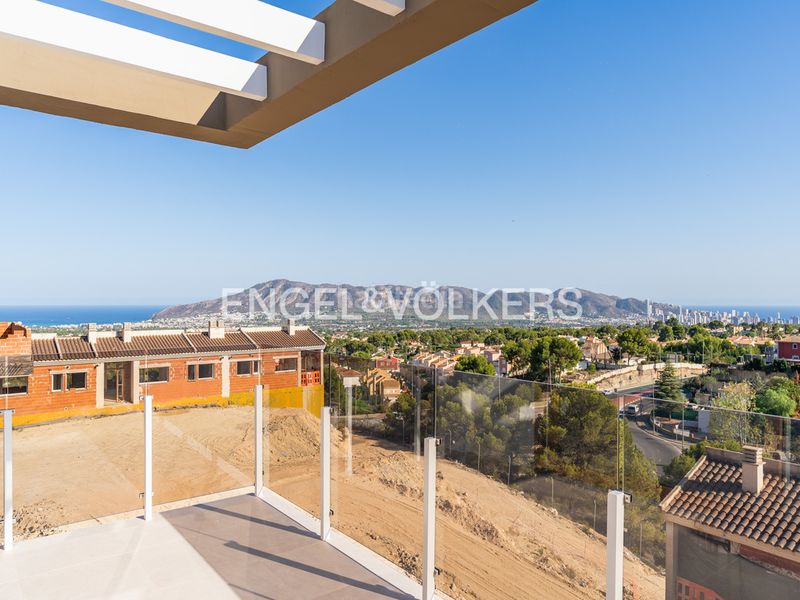 Foto f5d0829a-2964-4dc1-a06f-70f256a210b6. Casa amb piscina a Montebello - Nou Espai Nucia (la)