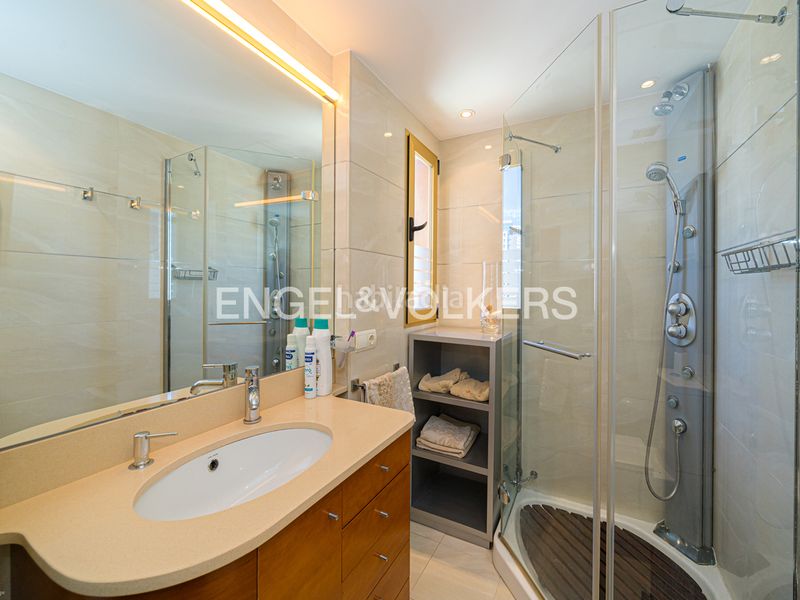 Foto 2704e624-ed43-48ad-b663-690820706cf6. Apartament amb piscina a Playa Levante Benidorm