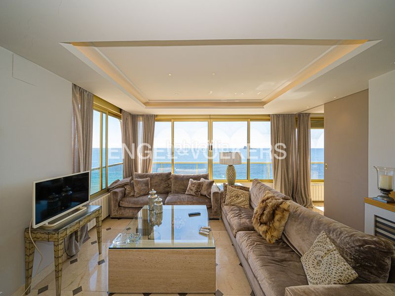 Foto 7b8f48d4-ac1c-4c3a-84d5-1ce9727b1bdb. Apartament amb piscina a Playa Levante Benidorm