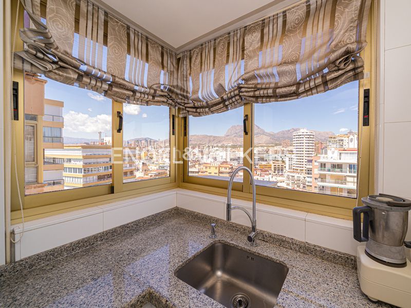 Foto 8f384dec-96c1-42b9-b1e3-7bf75e231e56. Apartament amb piscina a Playa Levante Benidorm