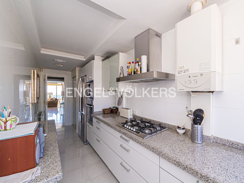 Foto 91691c60-df48-4d58-bccf-85f68a58c1c8. Apartament amb piscina a Playa Levante Benidorm