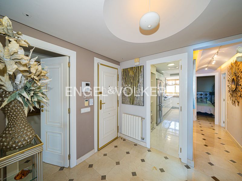 Foto c4d3e2dd-613d-4c33-b5f4-0b8487423878. Apartament amb piscina a Playa Levante Benidorm