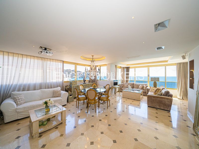 Foto ca503879-7064-49ca-aadb-bd5b204ae394. Apartament amb piscina a Playa Levante Benidorm