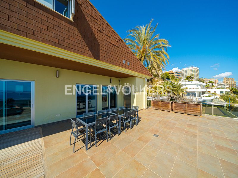 Foto 2d8a837f-1daa-4b68-8d47-f188abb85f55. Casa a Playa Poniente Benidorm