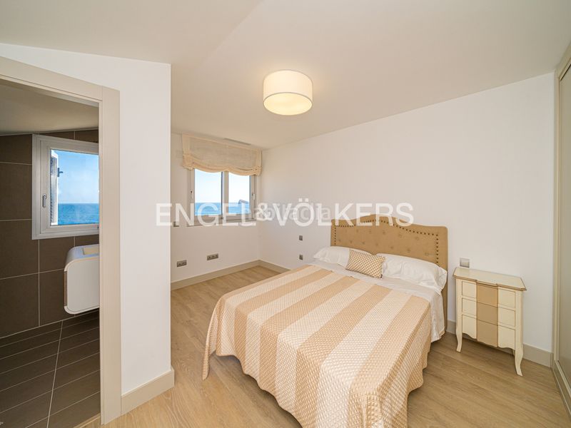 Foto 8483189f-e1dd-41a2-a82d-137885b90a62. Casa a Playa Poniente Benidorm