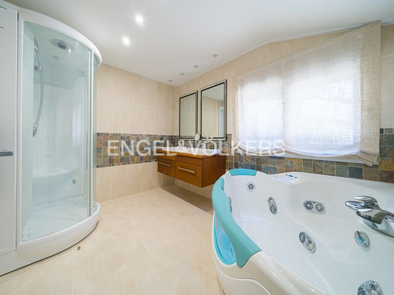 Foto 9f52aef5-3586-4c59-a40f-abc9f2c3cce5. Casa a Playa Poniente Benidorm