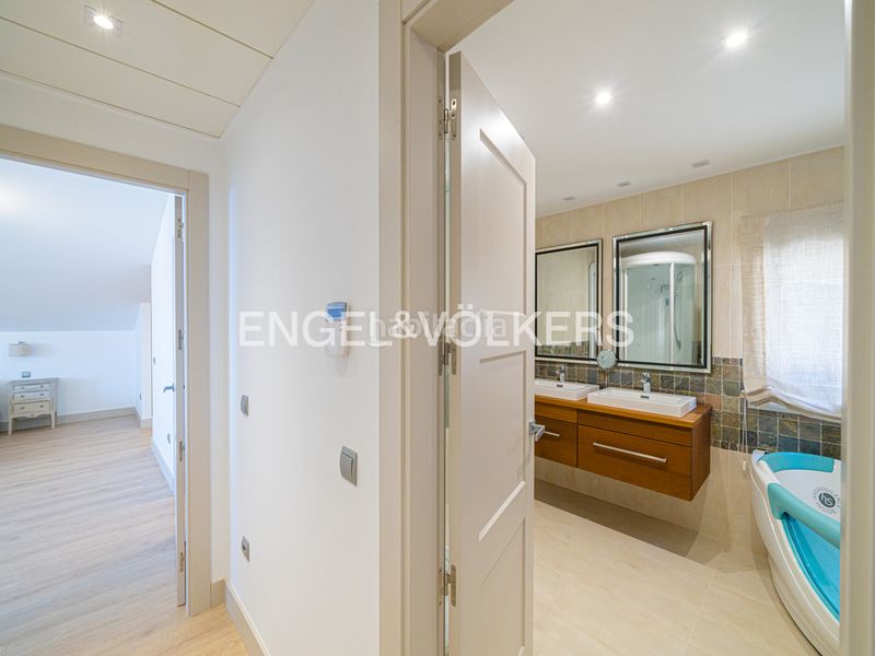 Foto c92052ef-5252-41f5-aa92-9171ba6d098f. Casa a Playa Poniente Benidorm