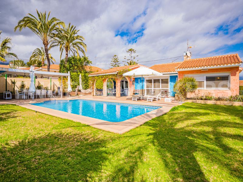 Foto d764290e-69d6-482f-911c-1ffece1af0f9. Casa en Urbanizaciones Benidorm