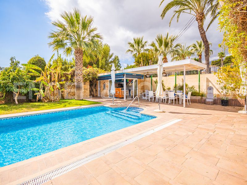Foto f9b52a92-3923-4ccc-a8ad-503863389e41. Casa en Urbanizaciones Benidorm