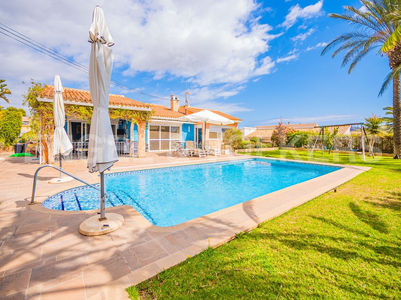 Foto fe0fccf5-04ba-4549-b932-82de9247370e. Casa en Urbanizaciones Benidorm
