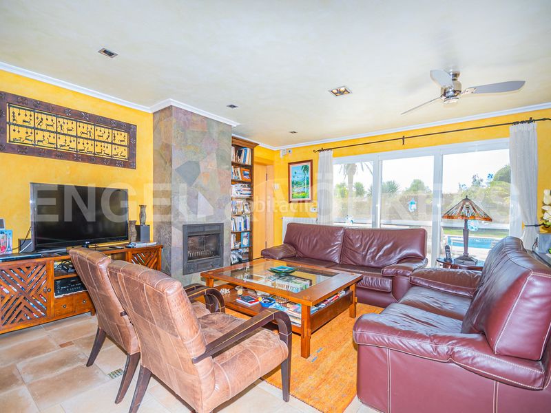 Foto feef3afb-1f1b-43c6-b54e-804595ff7597. Casa en Urbanizaciones Benidorm