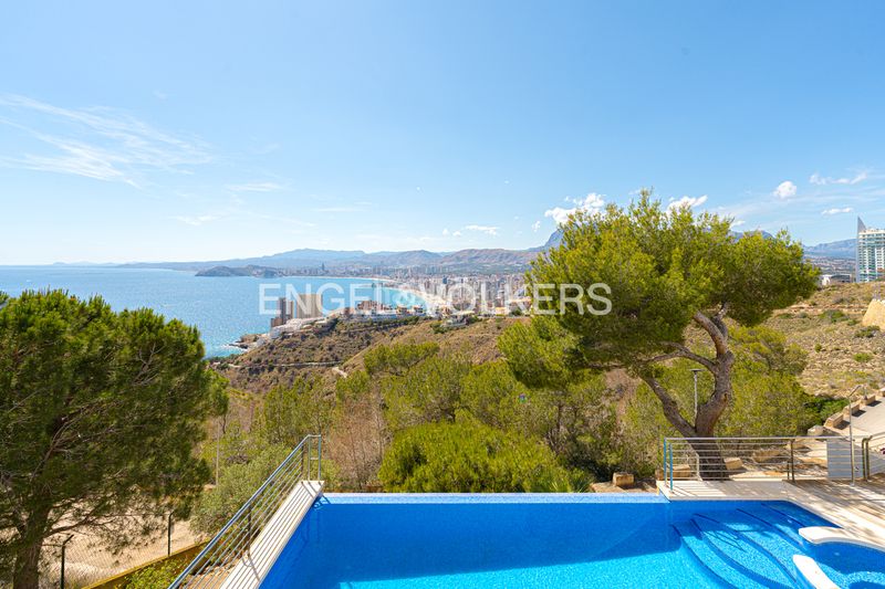 Foto 1f79ae16-7c75-4c68-9056-f237825a97e9. Casa amb xemeneia piscina a Sierra Helada Benidorm