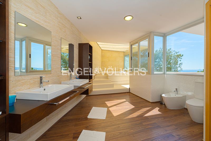 Foto 62d005b4-d9f0-4bc6-b813-d69d14cc0938. Casa amb xemeneia piscina a Sierra Helada Benidorm