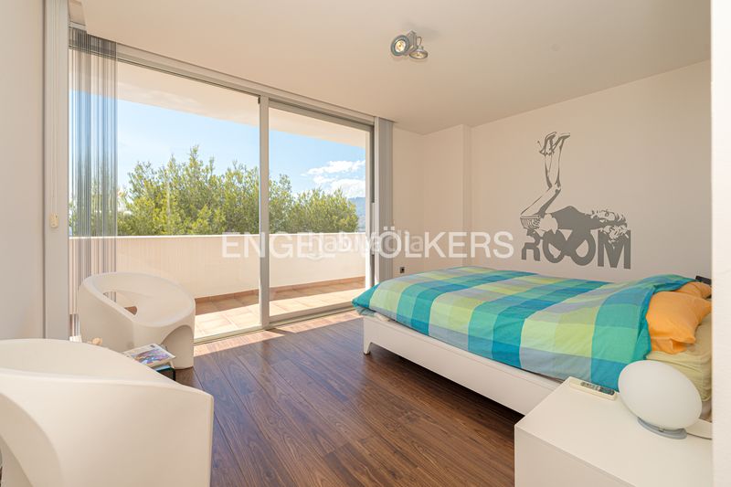 Foto a12896a3-e9d0-4a48-a8f9-203dff680f51. Casa amb xemeneia piscina a Sierra Helada Benidorm