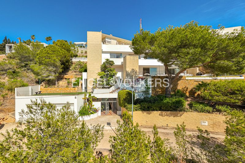 Foto c63ddce9-7ade-47d7-b096-a04ab77883ba. Casa amb xemeneia piscina a Sierra Helada Benidorm