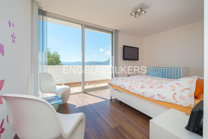 Foto d966e33a-587b-4353-8db1-20e1af579936. Casa amb xemeneia piscina a Sierra Helada Benidorm