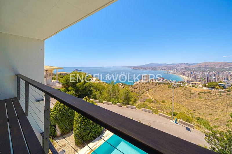 Foto 1fd9a529-a256-44c3-81e6-bca0fc9a23f7. Casa en Levante Alto Benidorm