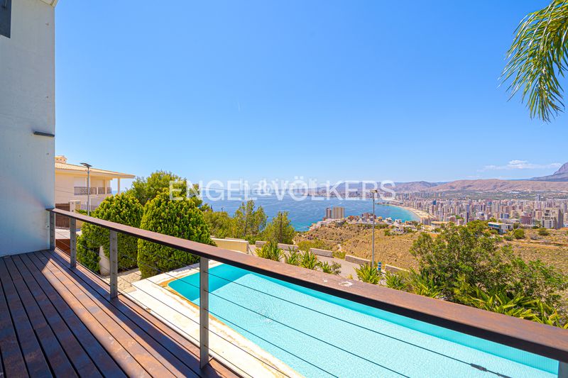 Foto bcecef39-abf0-4cc8-804f-e3e4afb34a45. Casa en Levante Alto Benidorm