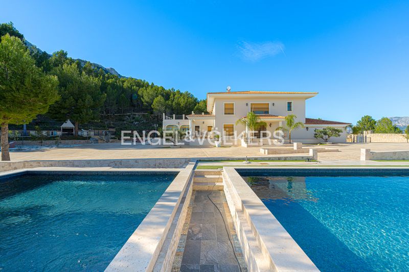 Foto b0757a84-2619-4b2b-9c95-d44d326b83eb. Casa amb xemeneia piscina a Guadalest