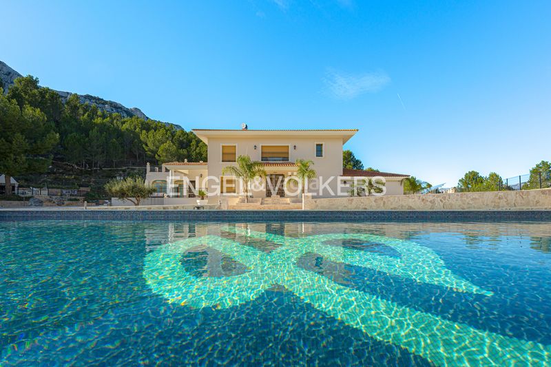 Foto 58c1a33b-0b8c-43e8-9e5d-829a3def8c5c. House with fireplace pool in Guadalest