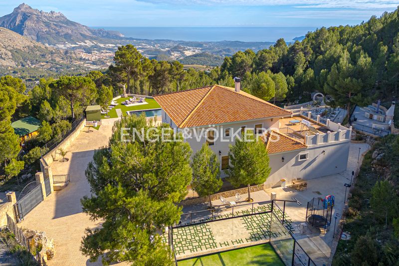 Foto 8c5f7d24-0a71-45d1-aca4-add56c6e6755. House with fireplace pool in Guadalest