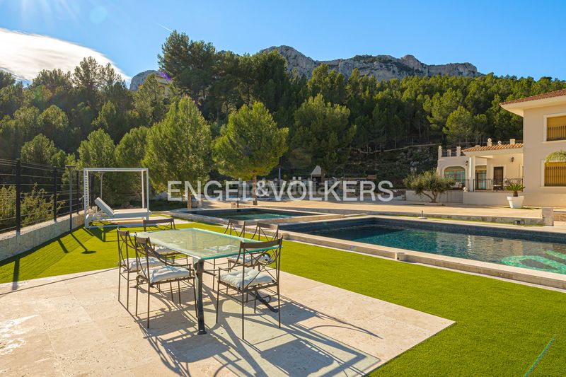 Foto addc72b4-3fd4-4e7f-b891-58a5a9abae79. House with fireplace pool in Guadalest