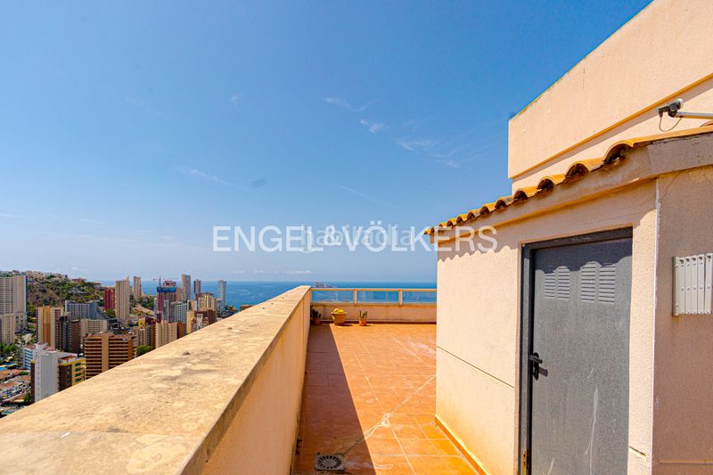 Foto cabb0210-b6ee-4ef8-9863-3d916ceb69b8. Àtic amb piscina a Rincón Bajo Benidorm