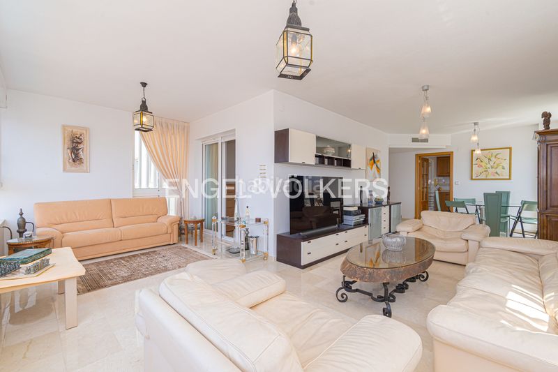 Foto 11b5bc55-e5b9-45df-bee3-33b2f955ef13. Àtic amb piscina a Levante Alto Benidorm