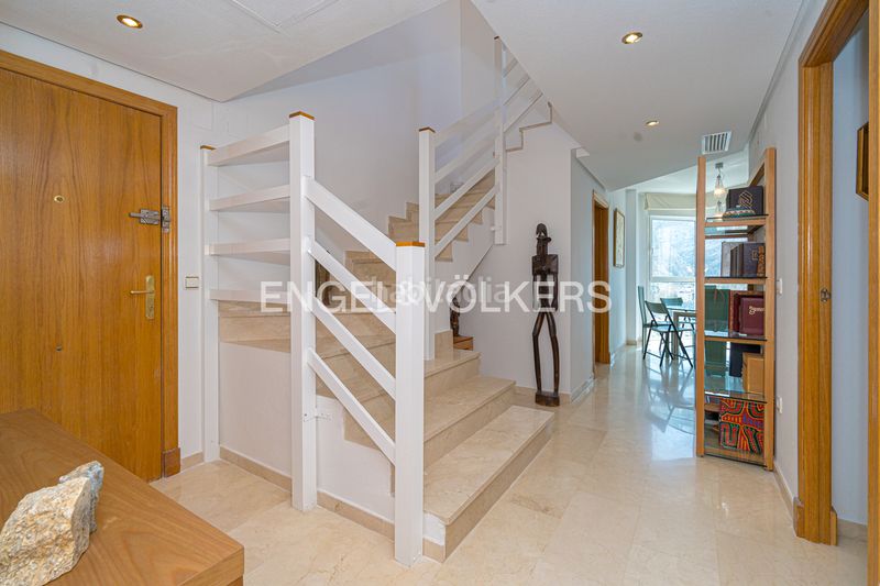 Foto 5030af6f-5a39-450d-8421-6377eb1ea324. Àtic amb piscina a Levante Alto Benidorm