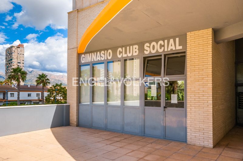 Foto 531bd0a7-908a-4aae-981b-ae2376564c1e. Àtic amb piscina a Levante Alto Benidorm