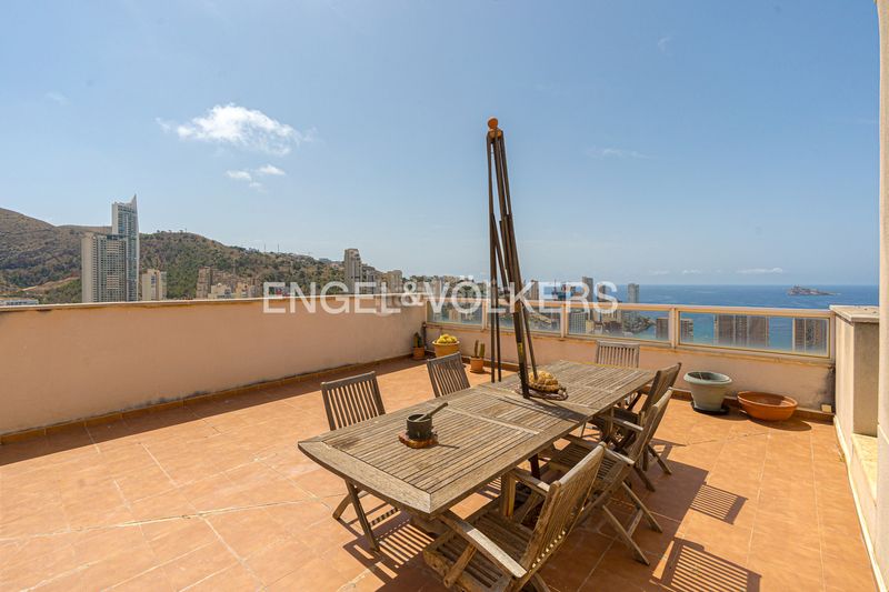 Foto 9fcc0373-3482-4e55-92f2-d80340458f0c. Àtic amb piscina a Levante Alto Benidorm