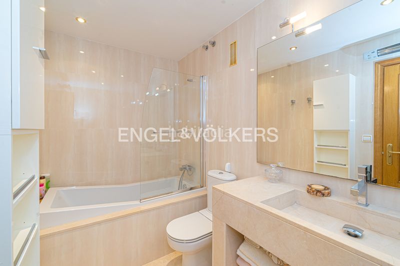 Foto ae0916f6-28ec-44a8-803c-f0c1305b303f. Àtic amb piscina a Levante Alto Benidorm