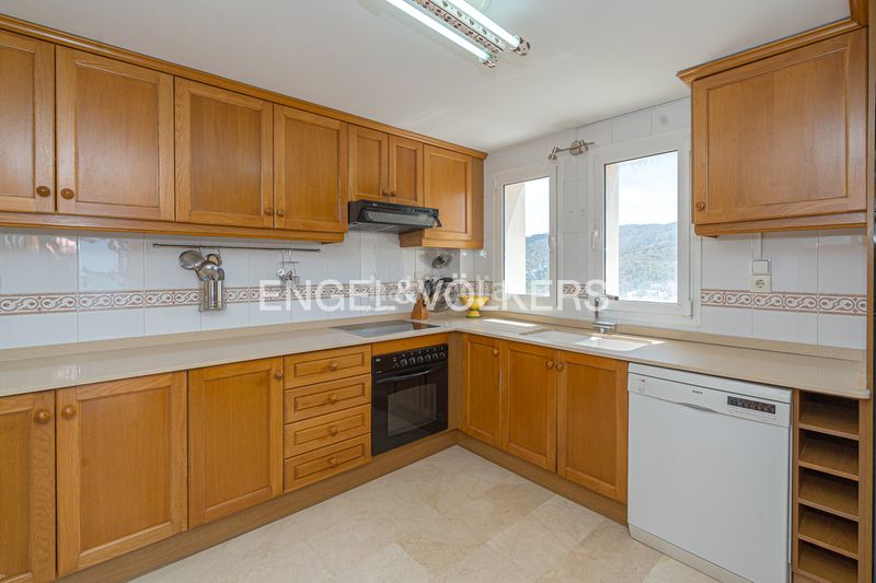 Foto ba201075-0ac3-4528-948b-514705e60234. Àtic amb piscina a Levante Alto Benidorm