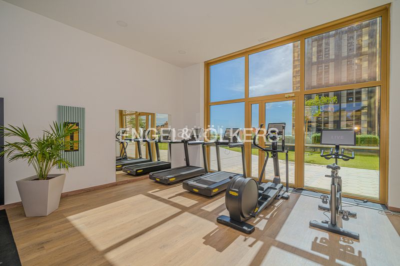 Foto 5b6b4a3b-56f0-4a18-9b7d-eaa0e89773ef. Apartament amb piscina a Playa Poniente Benidorm