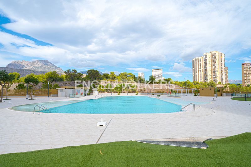 Foto 9ceb4d70-610a-437c-8c77-1765444695f5. Apartament amb piscina a Playa Poniente Benidorm