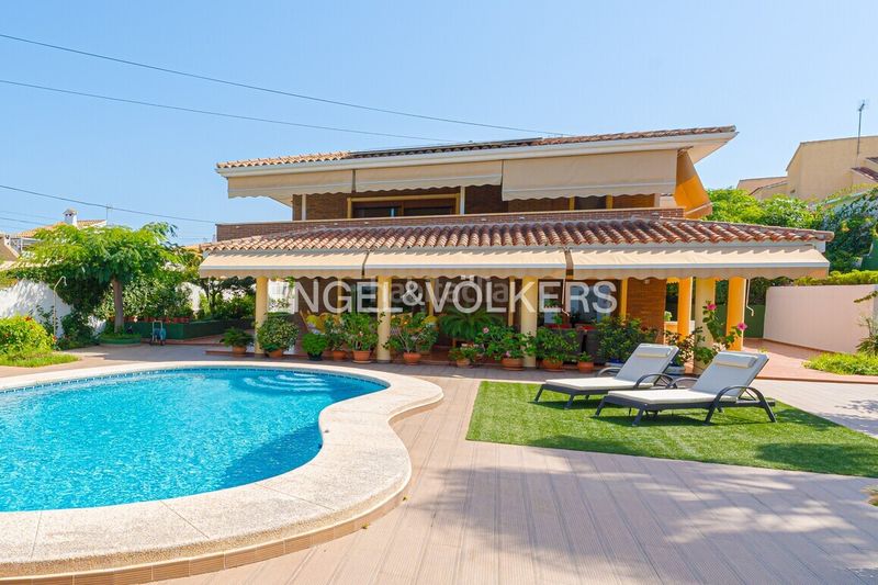 Foto 41183810-b95f-45a9-b217-2986924f1b06. Casa en Sierra Helada Benidorm