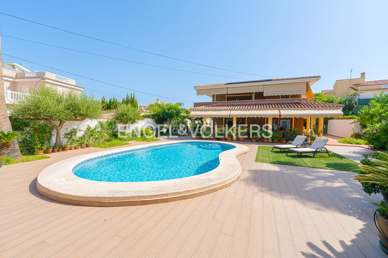 Foto 70cda471-3cb4-445c-9099-13473a0bc68a. Casa en Sierra Helada Benidorm