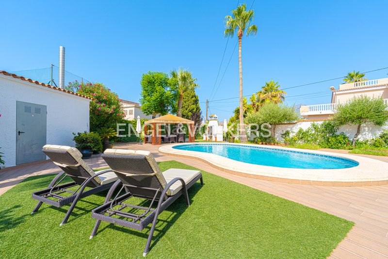 Foto b1967d1e-b1cd-45bd-ac5e-938fccf8c76d. Casa en Sierra Helada Benidorm