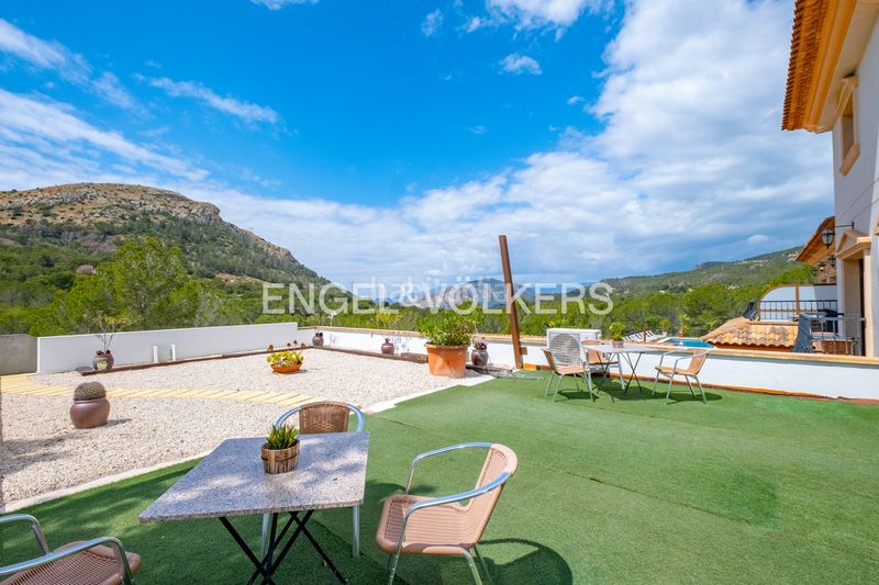 Foto 1961097a-3180-4313-a52a-d8eab7db0b4d. Casa amb piscina a Finestrat pueblo Finestrat