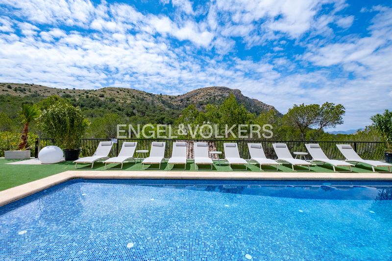 Foto 50a27bdb-667d-438d-902a-c7651e330281. Casa amb piscina a Finestrat pueblo Finestrat