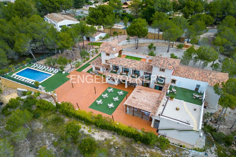 Foto 950d50ee-bf4b-4c4e-97c9-4290532210b1. Casa amb piscina a Finestrat pueblo Finestrat