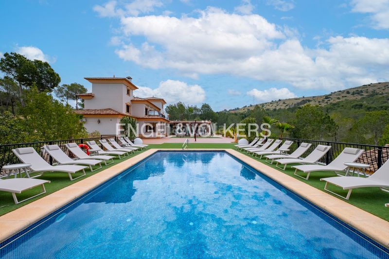 Foto ae7f6403-b3c1-4044-855d-f1ca25db1f16. Casa amb piscina a Finestrat pueblo Finestrat