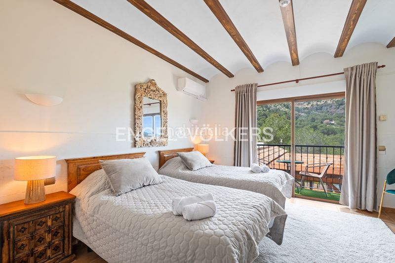 Foto b91664ff-7dc4-41d2-b450-a4316f39624b. Casa amb piscina a Finestrat pueblo Finestrat